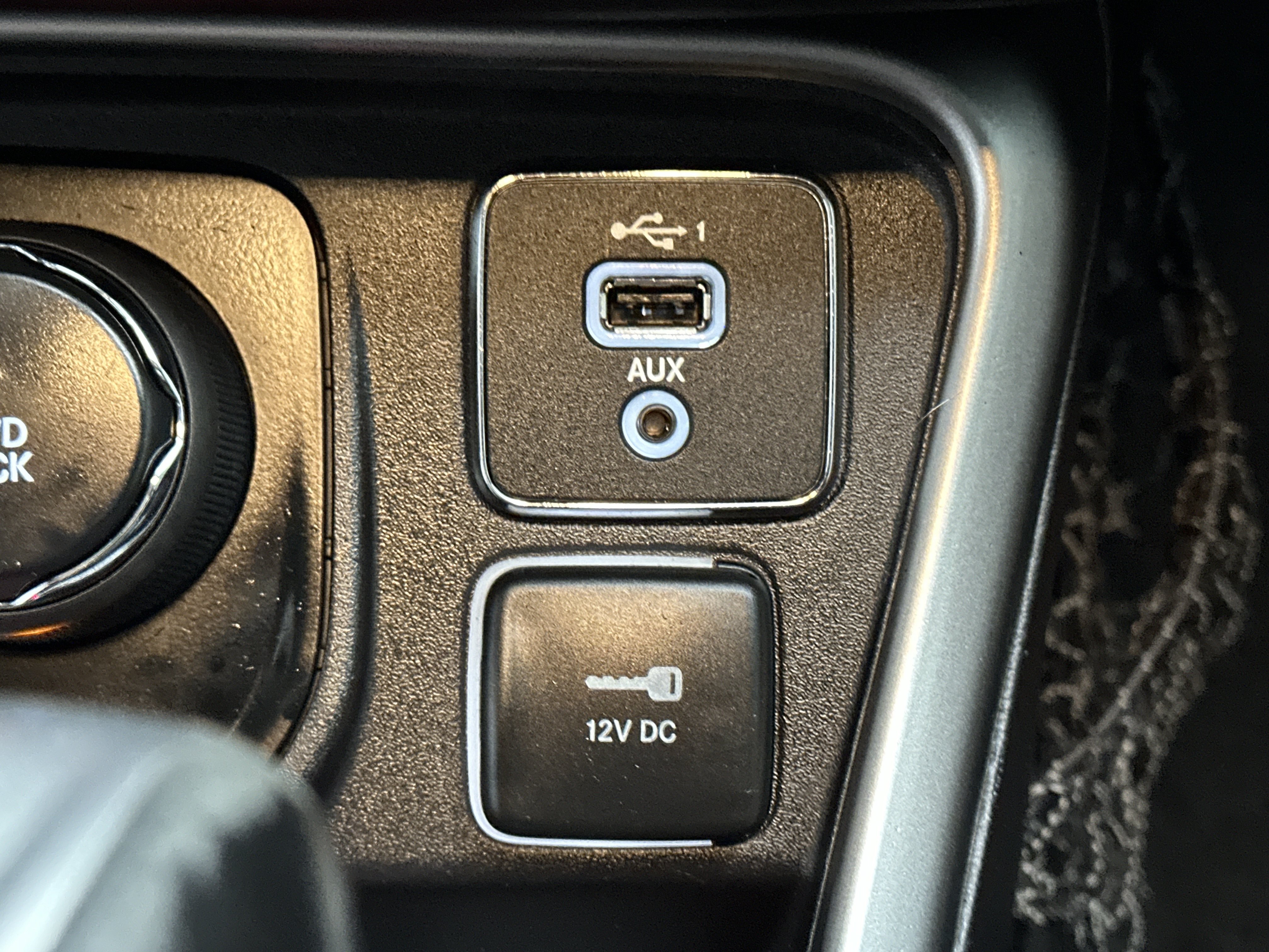 Used 2020 Jeep Compass Latitude w/ Cold Weather Group AWD/4WD image 35