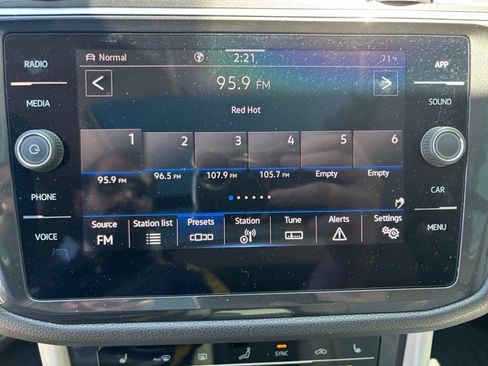 Used 2024 Volkswagen Tiguan SE AWD/4WD image 13