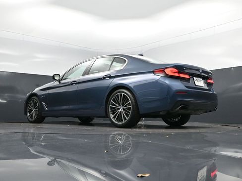 Used 2023 BMW 530e xDrive w/ Convenience Package image 40