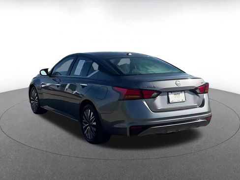 Used 2024 Nissan Altima 2.5 SV image 11