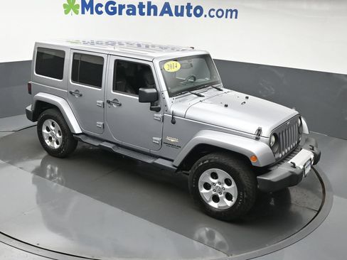 Used 2014 Jeep Wrangler Unlimited Sahara w/ Connectivity Group AWD/4WD image 3