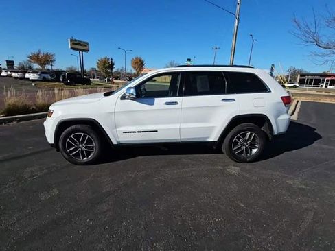 Used 2017 Jeep Grand Cherokee Limited w/ Luxury Group II image 3