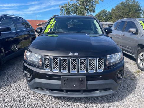 Used 2016 Jeep Compass Latitude FWD image 3