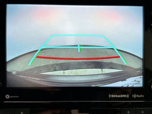 Used 2022 Toyota Highlander XLE image 11