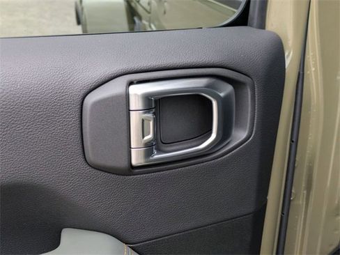 New 2025 Jeep Gladiator Mojave image 30