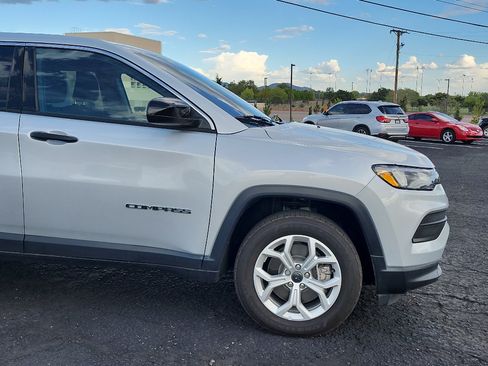 Used 2025 Jeep Compass Sport AWD/4WD image 4