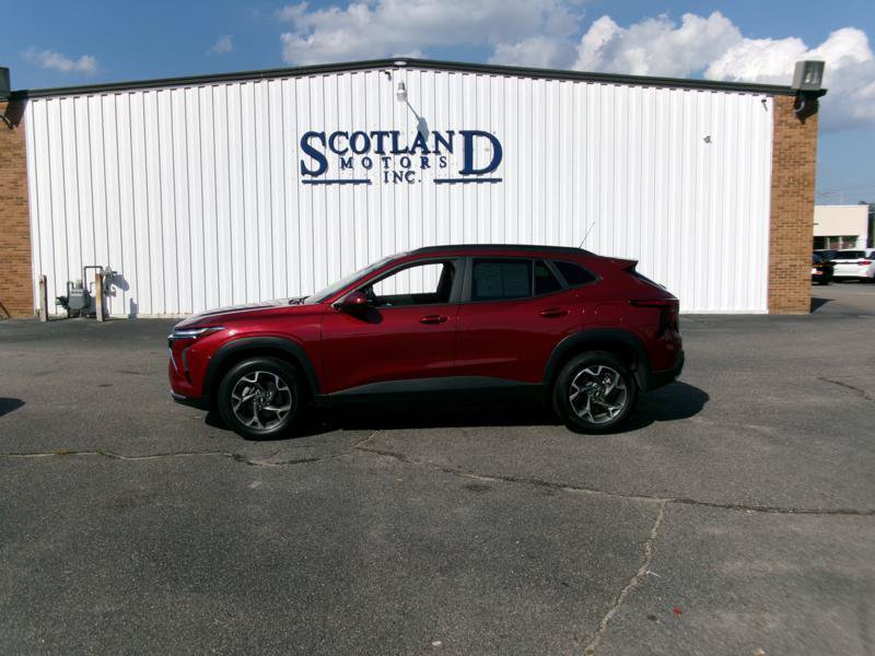 Used 2025 Chevrolet Trax LT w/ LT Convenience Package FWD image 1