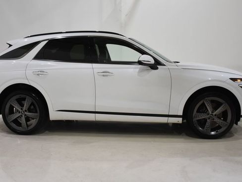 Used 2023 Genesis GV70 2.5T w/ Sport Prestige Package image 3