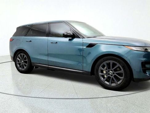Used 2024 Land Rover Range Rover Sport SE AWD/4WD image 3