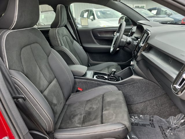 Used 2023 Volvo C40 P8 Recharge Ultimate w/ Protection Package Premier AWD/4WD image 30