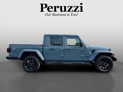 Used 2024 Jeep Gladiator Sport AWD/4WD image 2