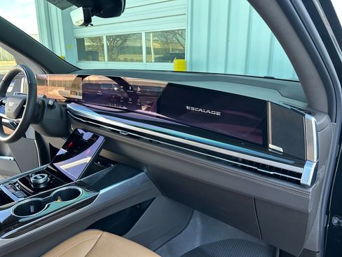 Certified 2026 Cadillac Escalade Luxury w/ LPO, Floor Liner Package image 42