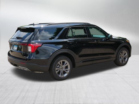 Used 2026 Ford Explorer Active w/ Active Comfort Package AWD/4WD image 7