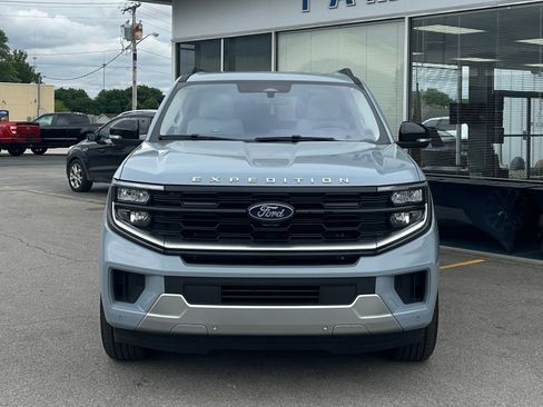 Used 2025 Ford Expedition Max Platinum AWD/4WD image 2