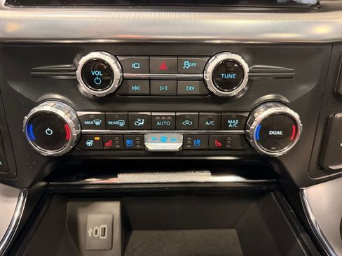 Used 2025 Ford F150 Lariat w/ Tow/Haul Package image 46