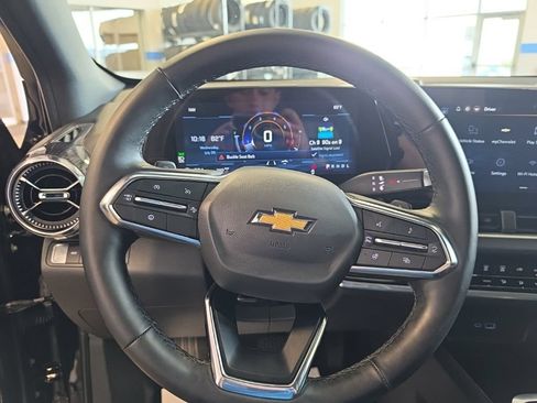Used 2026 Chevrolet Equinox LT AWD/4WD image 14