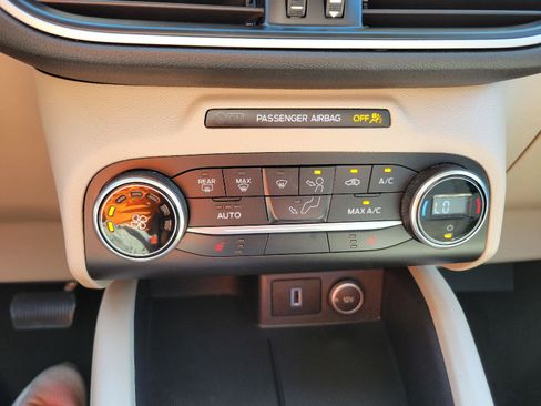 Used 2020 Ford Escape SE FWD image 21