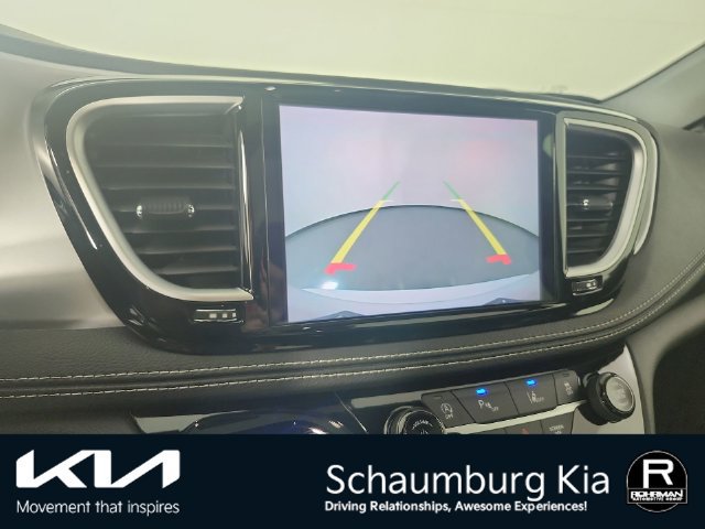 Used 2025 Chrysler Pacifica Limited FWD image 8