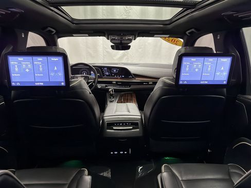 Used 2021 Cadillac Escalade Premium Luxury image 36