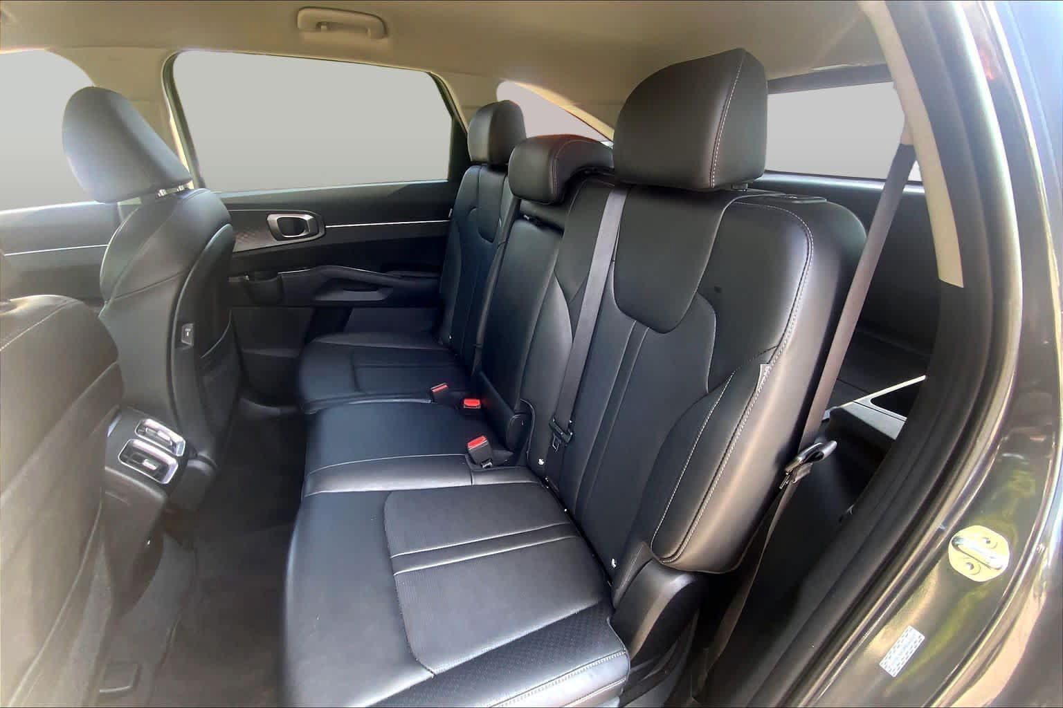 Used 2024 Kia Sorento S FWD image 18