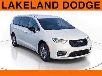 New 2026 Chrysler Pacifica Select video 1