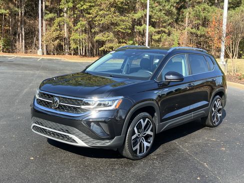 Used 2023 Volkswagen Taos SEL image 6