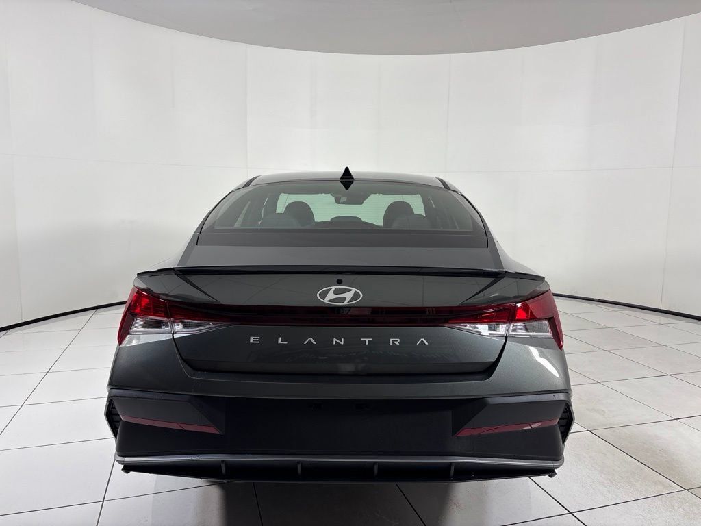 New 2026 Hyundai Elantra SEL Sport FWD image 4