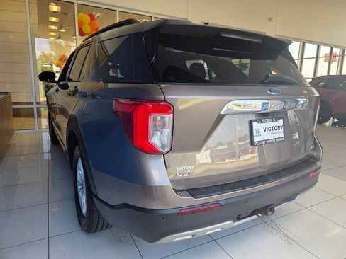 Used 2021 Ford Explorer XLT w/ Equipment Group 202A AWD/4WD image 8
