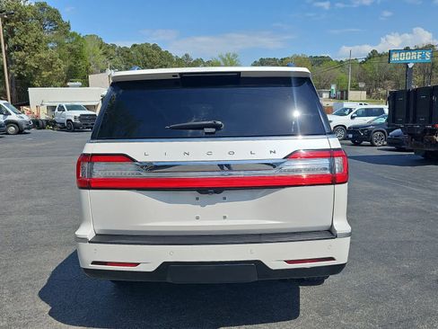 Used 2019 Lincoln Navigator Reserve image 4