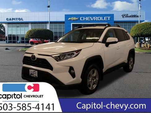 Used 2020 Toyota RAV4 XLE w/ Carpet Mat Package AWD/4WD image 6