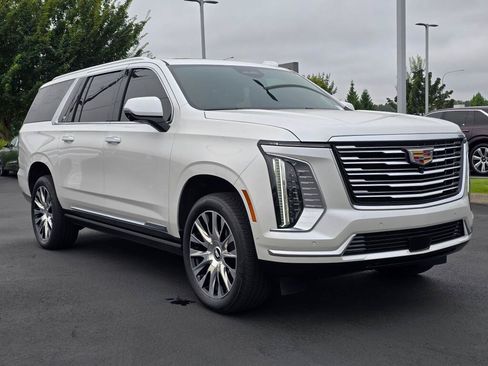 Used 2025 Cadillac Escalade ESV Premium Luxury Platinum AWD/4WD image 8