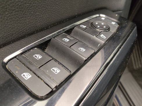 Used 2022 Nissan Pathfinder SV FWD image 27