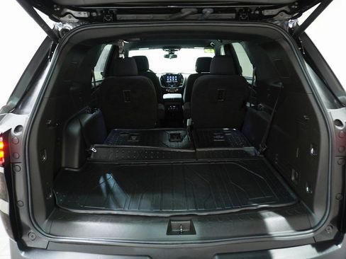 Used 2023 Chevrolet Traverse LT image 6