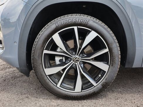 New 2025 Volkswagen Atlas Cross Sport SEL Premium R-Line image 11