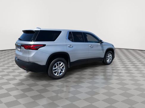 Used 2022 Chevrolet Traverse LS FWD image 7
