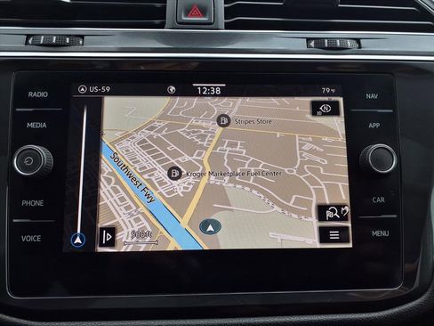 Used 2021 Volkswagen Tiguan SEL image 4