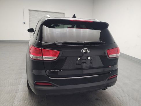 Used 2018 Kia Sorento LX image 6