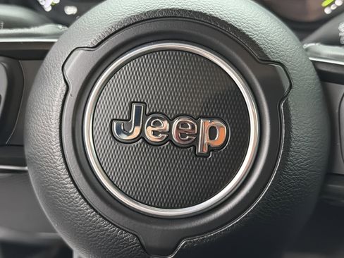 Used 2025 Jeep Wrangler Willys image 25