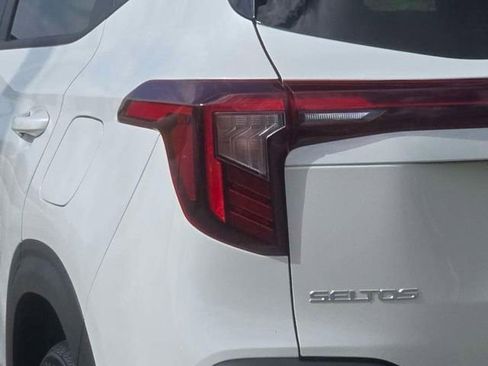Used 2025 Kia Seltos S AWD/4WD image 5