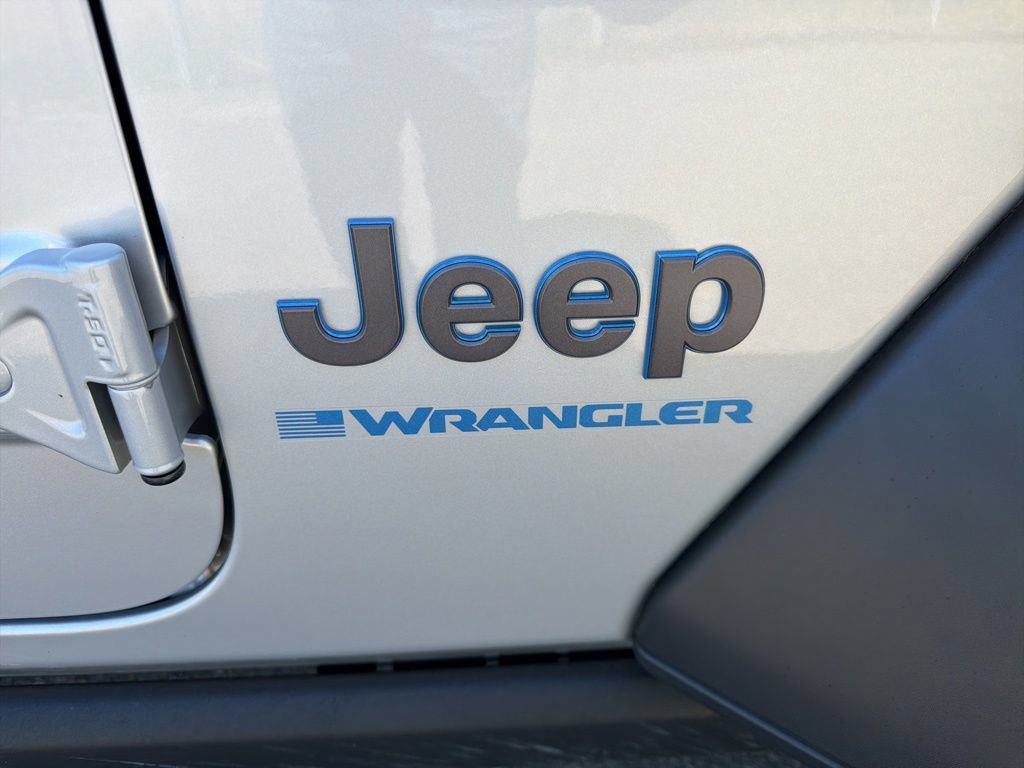 Used 2023 Jeep Wrangler 4WD Unlimited Willys w/ Cold Weather Group image 10