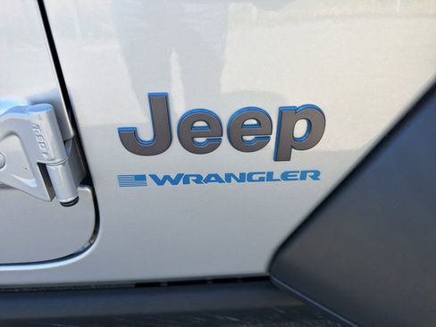 Used 2023 Jeep Wrangler Unlimited w/ Cold Weather Group AWD/4WD image 10