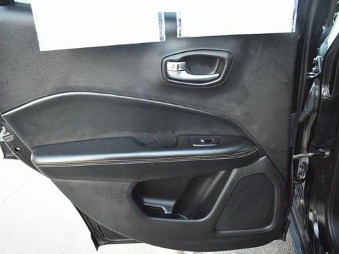 Used 2020 Jeep Compass Latitude image 27