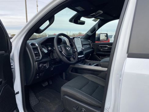Used 2025 RAM 1500 Big Horn AWD/4WD image 2