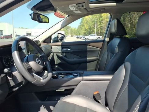 Used 2023 Nissan Rogue SL w/ SL Premium Package image 5