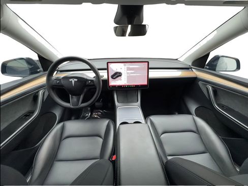 Used 2025 Tesla Model Y Long Range RWD image 37