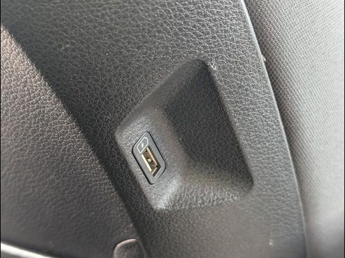 Used 2024 Kia Carnival LX FWD image 21