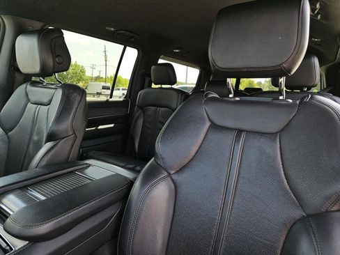 Used 2024 Jeep Wagoneer Series II w/ Flexible Seating Group RWD image 24
