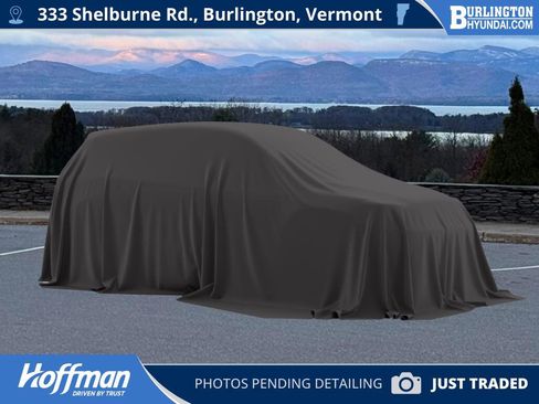 Used 2023 Hyundai Venue SEL FWD image 1