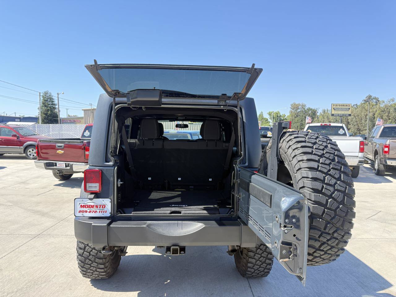 Used 2017 Jeep Wrangler Unlimited Rubicon w/ Cold Weather Group AWD/4WD image 5