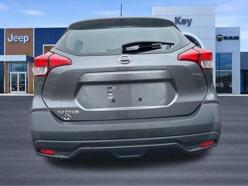 Used 2019 Nissan Kicks S FWD image 4